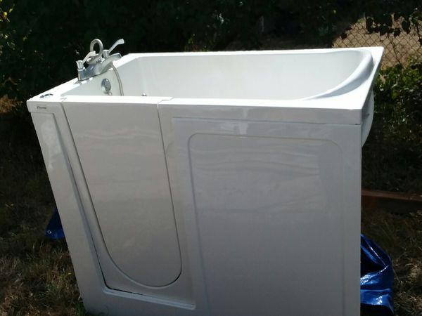Premier walk in ADA bath tub for Sale in Centralia, WA ...