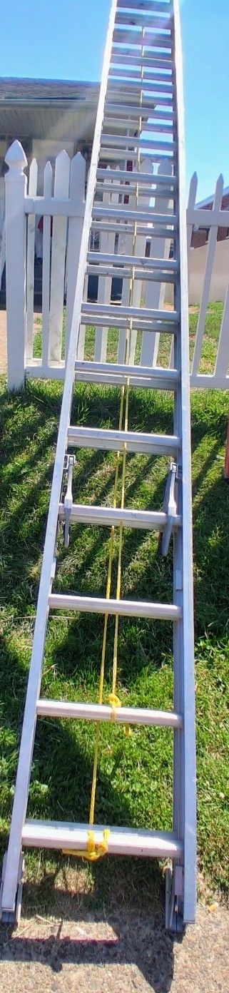 32 Foot Ladder Good Condition Ready To Go