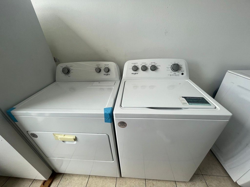 Washer And Dryer Whirpool New Open Box