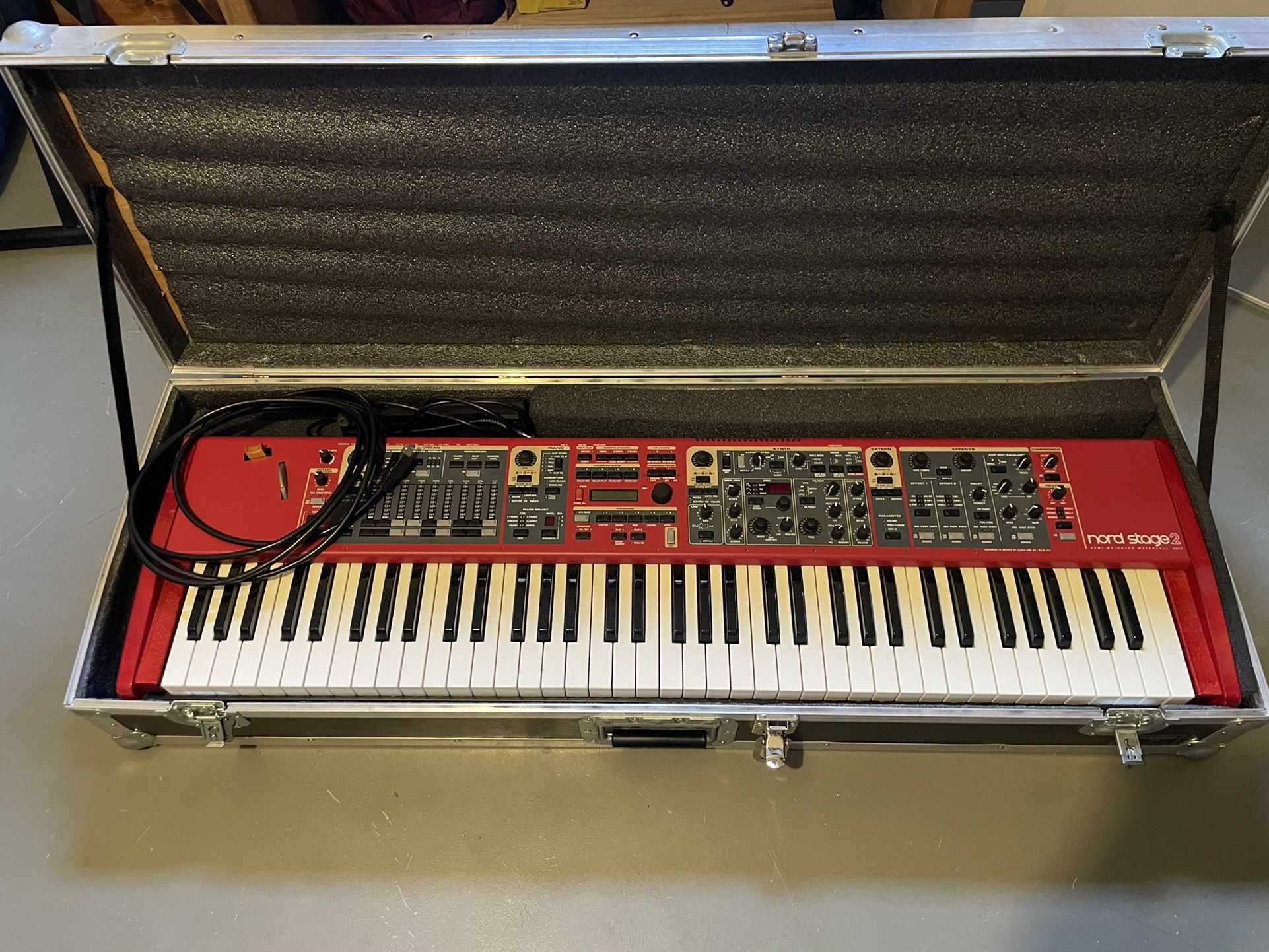 Nord stage 2 keyboard (73 Key, Waterfall Action)