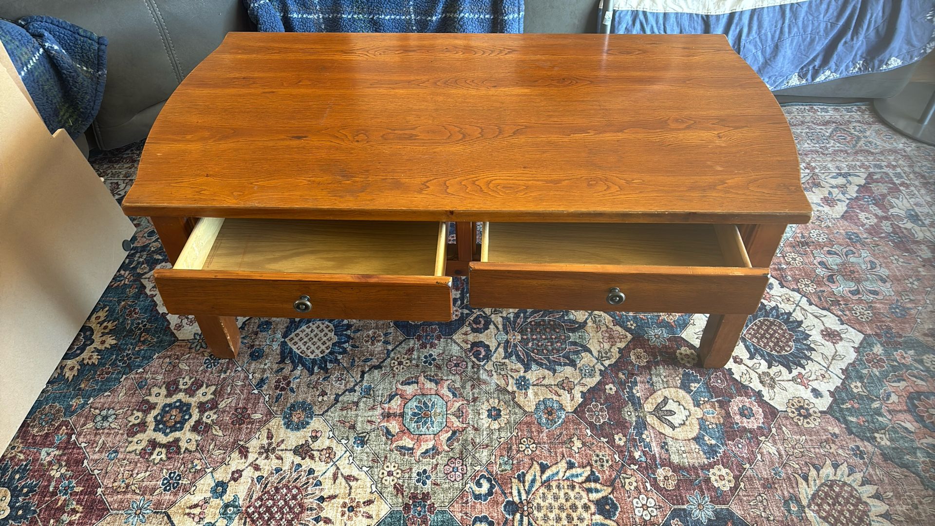 Coffee Table / $15.00