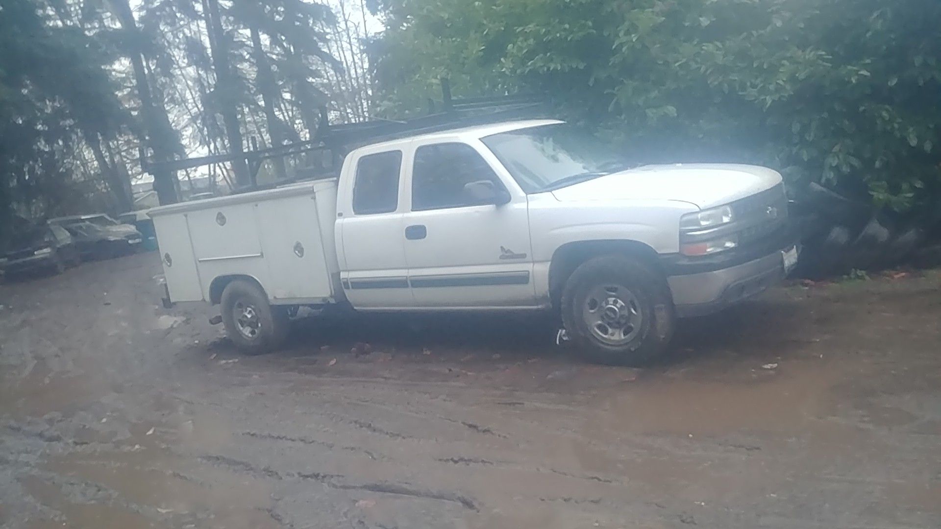 1999 Chevy 2500 utility box