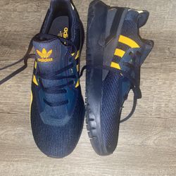 adida atheletic running shoes 