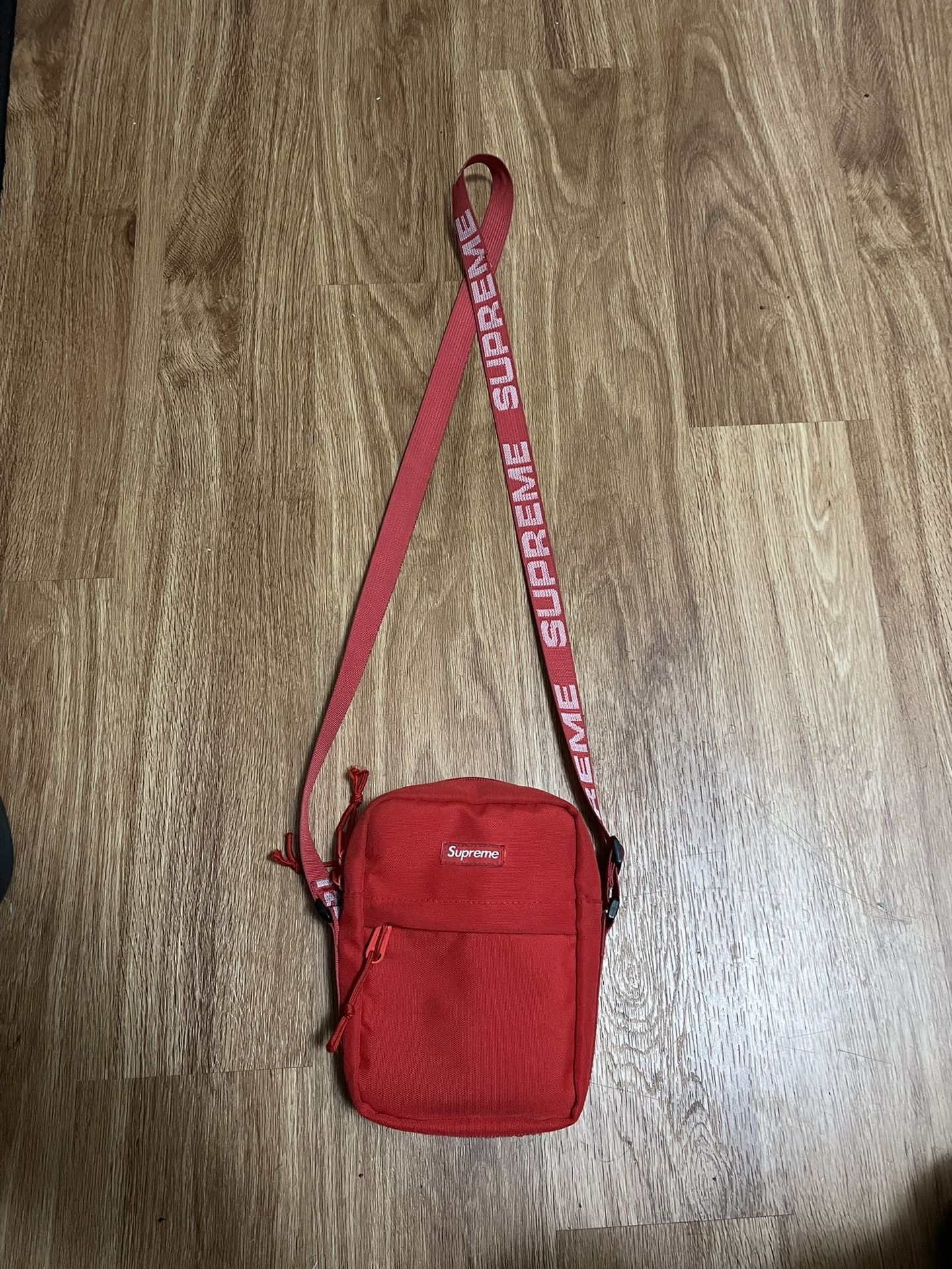 Red Supreme Ss18 Shoulder Bag
