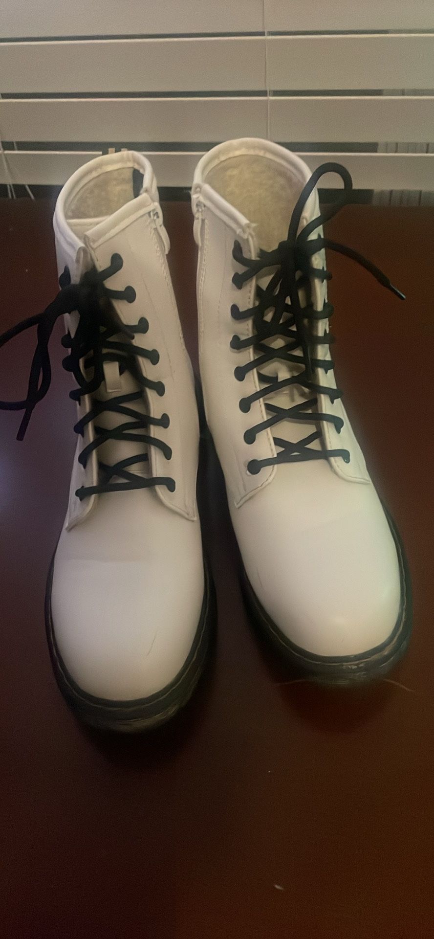 White Boots Women’s 10