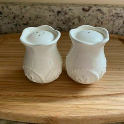 Salero y piemientero Marbella, quieres comprar o bender mandame mensaje