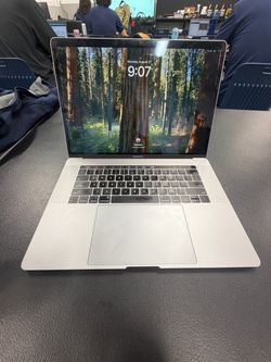 2019 15’ Apple MacBook Pro 250 GB Great Condition