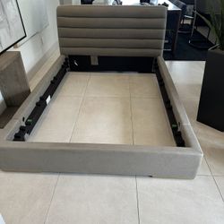 Restoration Hardware Nilsson Full Size Bed 