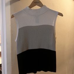 Colorblock Mock Neck Sleeveless Top