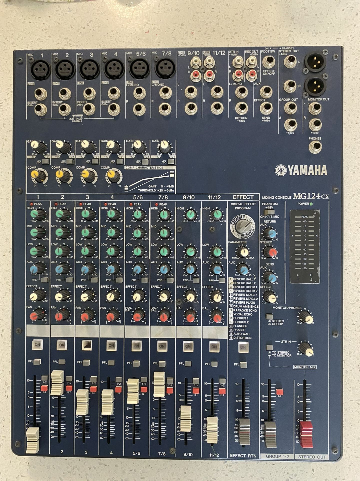 Yamaha MG124-CX 12 Channels Mixer