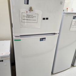 Kenmore full-size Standing Refrigerator/Freezer in good working condition,