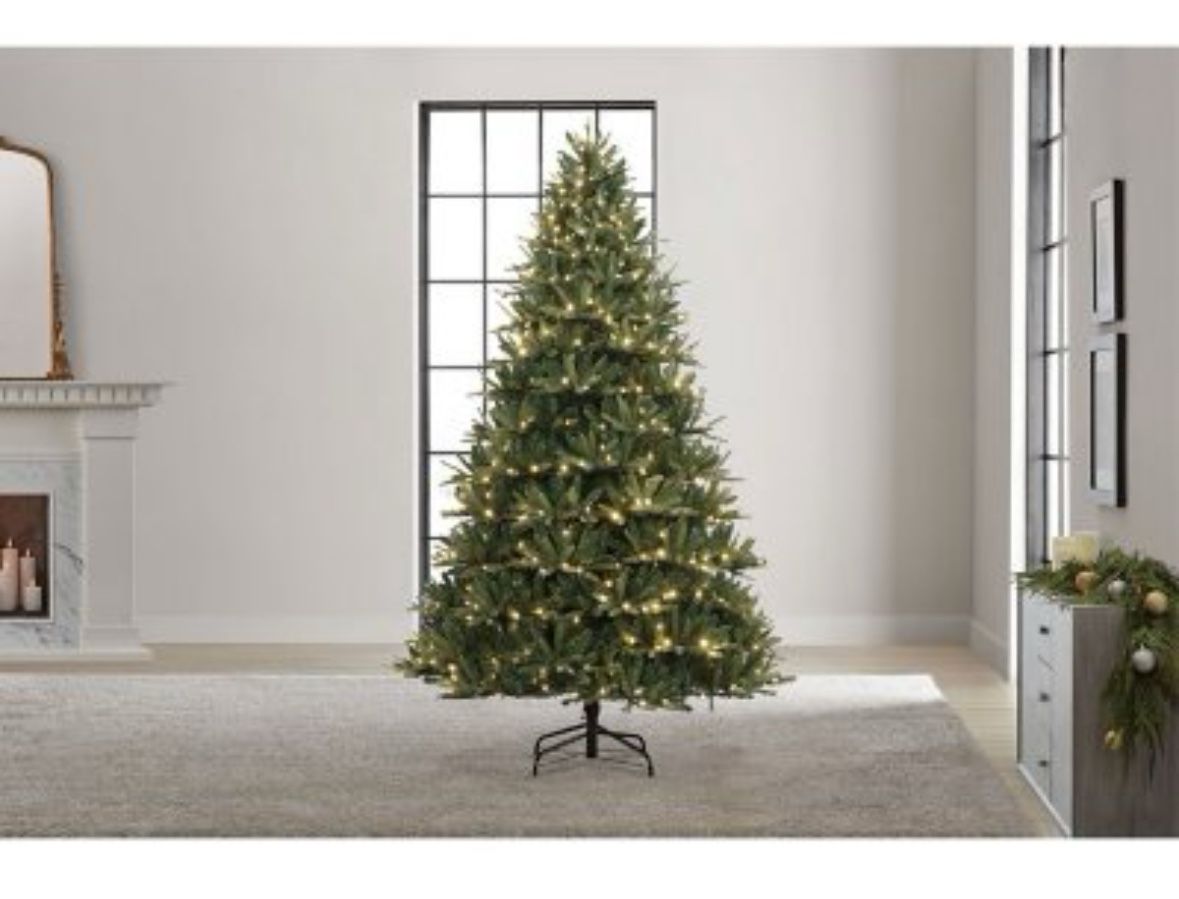 Members Mark 7.5’ LED Pre-Lit Bristle Fir Christmas Tree Brand New In Box