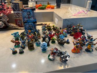 HUGE skylanders lot!!