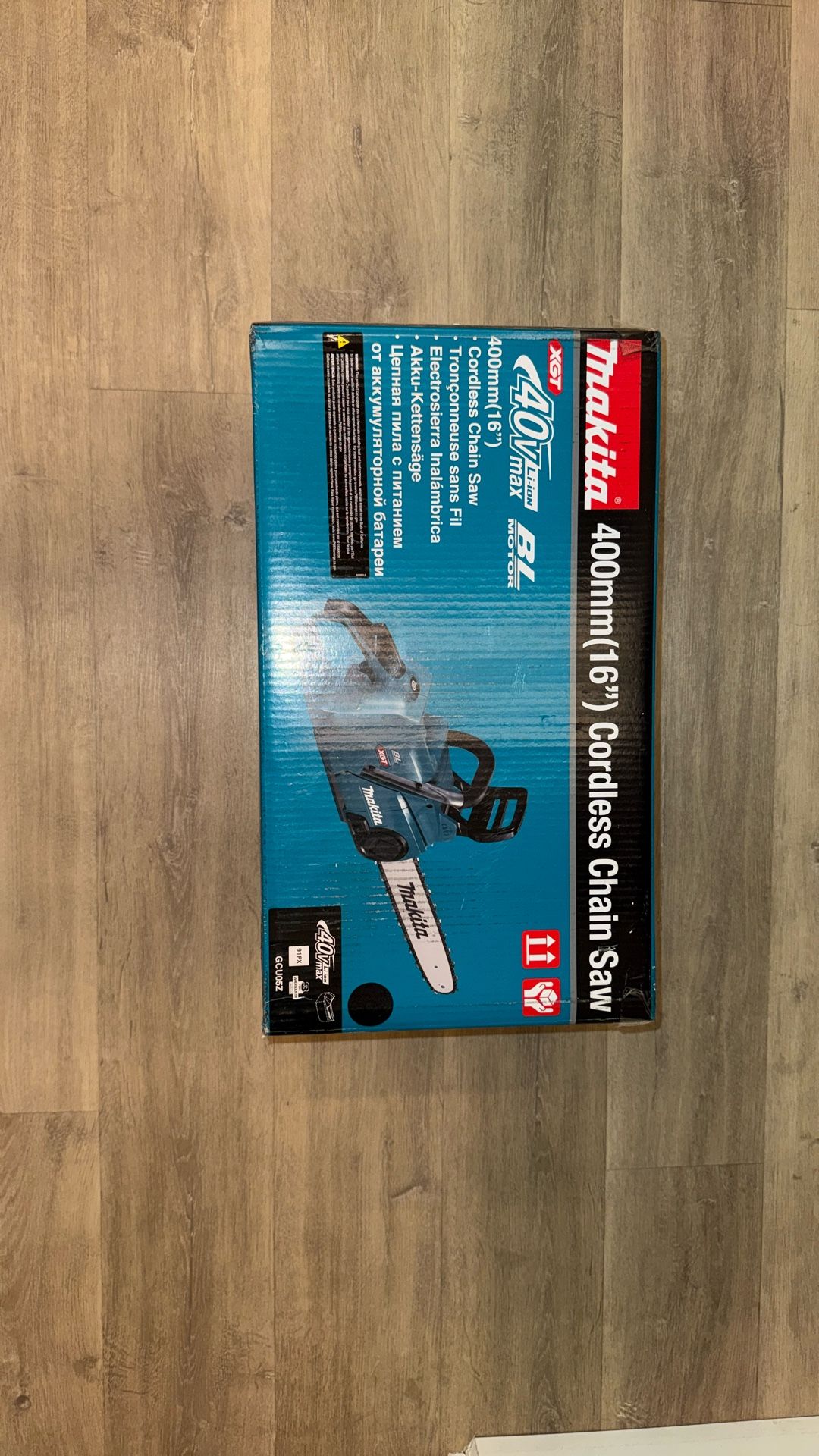 Makita 40V Cordless 16” Chainsaw 