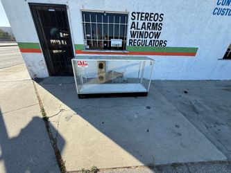 Free display case