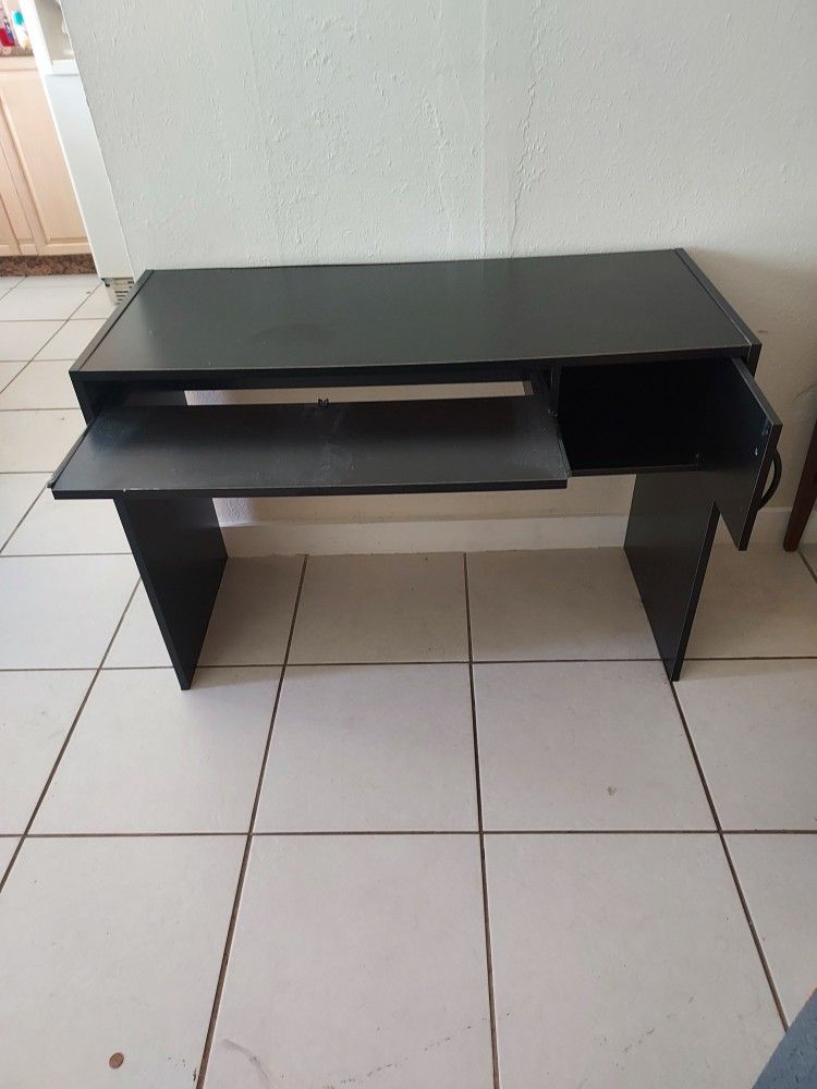 computer desk length 41 width 17 height 28