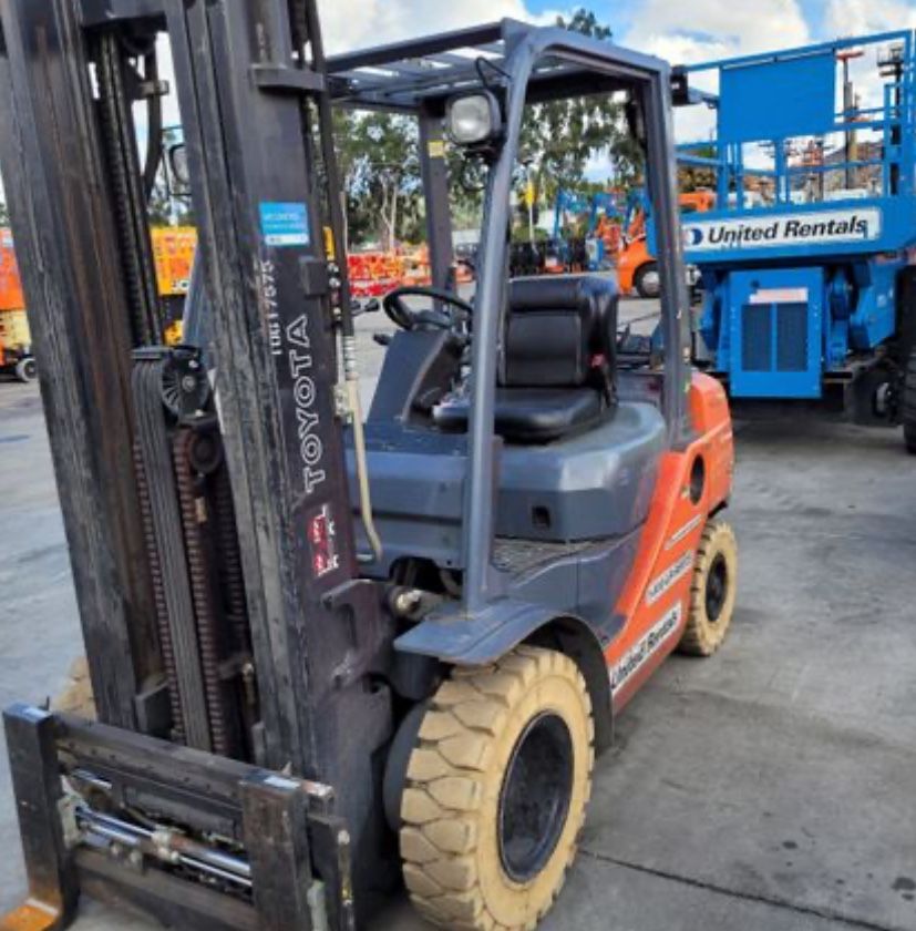 5k Warehouse Forklift - Hydraulic Fork Positioners 