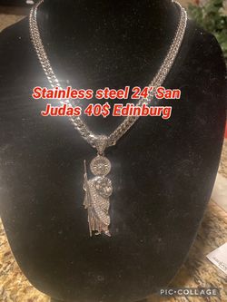 Stainless steel and silver plated necklaces for sale in Edinburg price on picture pick up only
