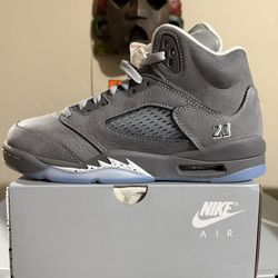 Gradeschool Jordan Retro 5 size 6.5y wolf grey