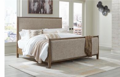 Ashley King Bedroom Set – Bed, 2 Nightstands, Dresser w/Mirror & TV Stand – Like New