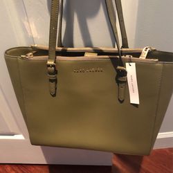 MJacobs Leath https://offerup.com/redirect/?o=VG90ZS5OZXc= W/tag