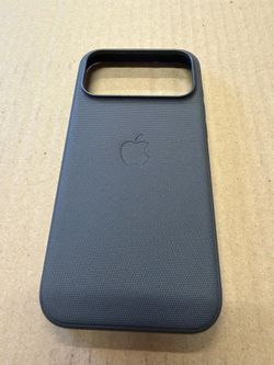 Authentic Apple tech woven MagSafe case