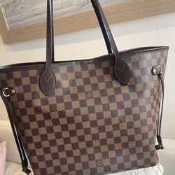 Louis Vuitton Neverfull MM Tote Bag