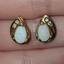 10k Opal Gold Earrings