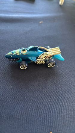 Hot Wheels Sharkcruiser 2011 1:64 Blue Shark Fin Diecast Car