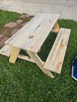 Picnic table