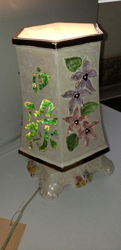 VINTAGE CERAMIC LAMP