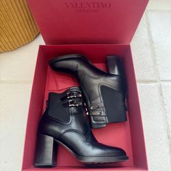 Valentino Garavani Rockstud 70MM Calfskin Ankle Boots - S:36/6 BLACK