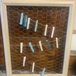 Chicken Wire Frame 23” x 19”Display Board w/14 close pins for Photos, Memos board farmhouse decor