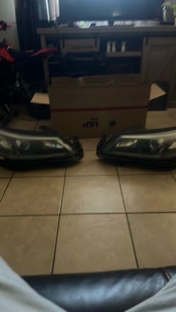 2014 Honda Accord front headlights