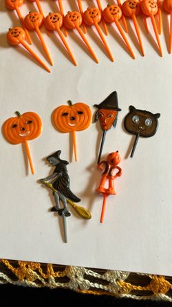 6 vintage Halloween cupcake toppers