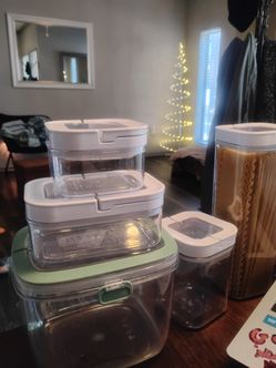 All sizes of tuberware