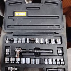 STANLEY 32 Piece Mechanics Socket Set