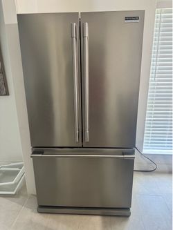 Frigidaire Refrigerator READ DESCRIPTION