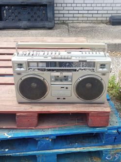 Vintage 80s boombox jvc M70