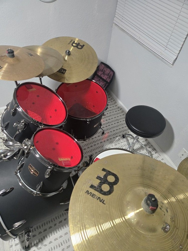 Tama Imperial Star drumset with double Bass pedal and China cymbal. OBO