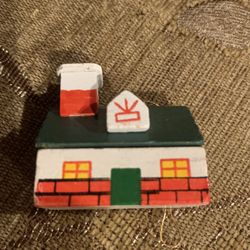 Rare finds ! Vintage wooden house painted ornament building Christmas village miniature