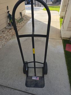 Milwaukee Hand Truck/dolly with no flat tires