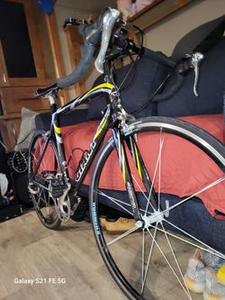 Giant Carbon Full. Rout Bike.