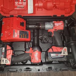 MilwaukeeM18 FUEL 18V Lithium-Ion Brushless Cordless Hammer Drill and Impact Driver Combo Kit (2-Tool) with Two 5Ah Batteries