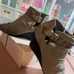 Blowfish Woman’s Peep Toe Wedges Bootie Size 10