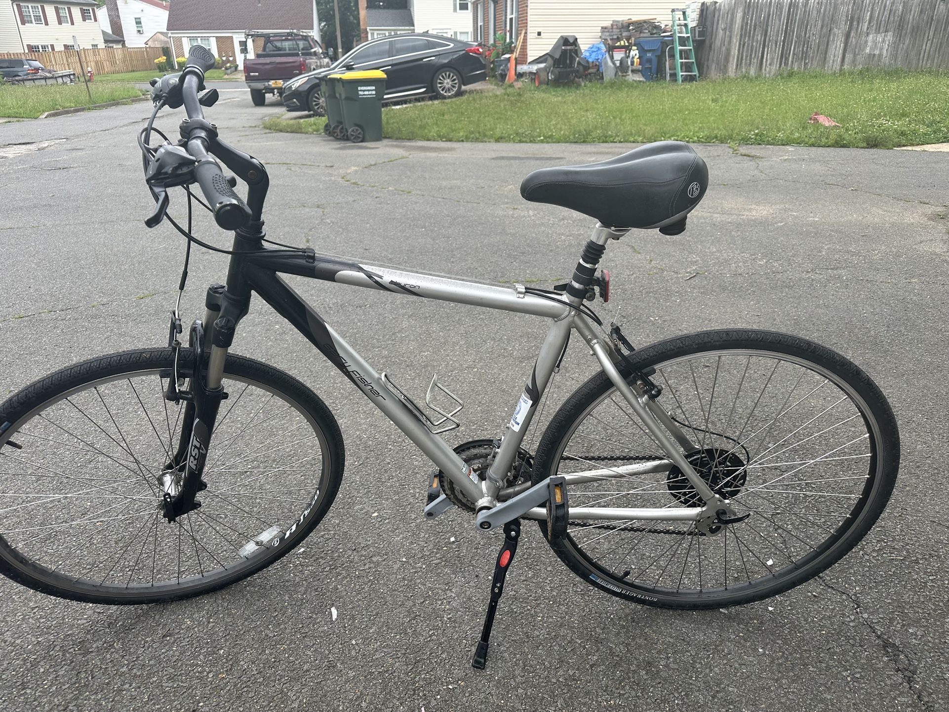 Gary Fisher hybrid bike. Suze XL