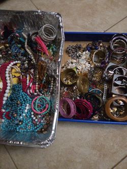 Bulk costume jewelry all kinds