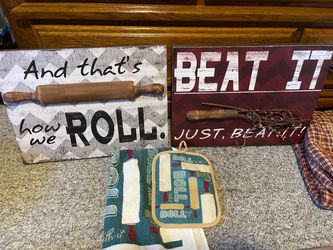 Kitchen Themed Wood Signs and Pot Holder Set