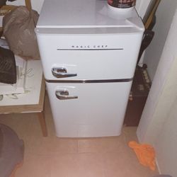 Magic Chef Mini Fridge 
