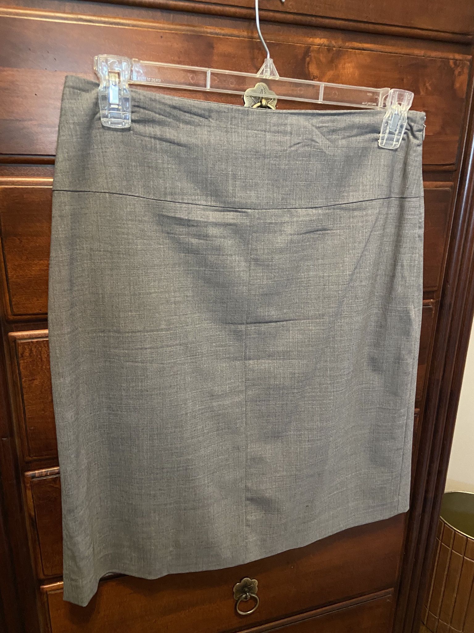 Banana Republic pencil skirt. Size 12. "Made of Italian fabric" 